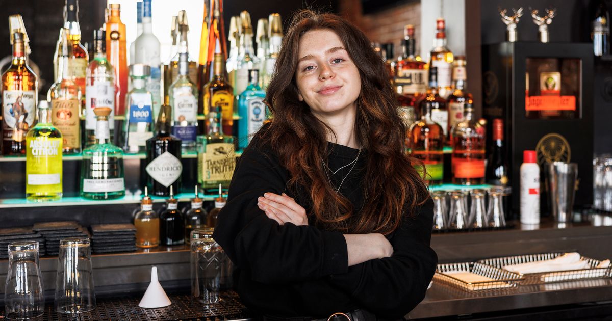 Quicker Bar I worked in a busy city bar — this is how to get served quicker by ...